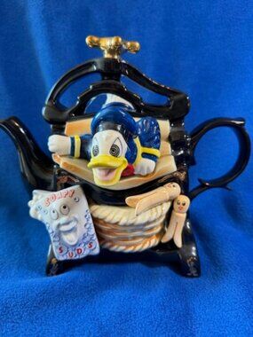 Cardew Disney Donald Mangle Teapot